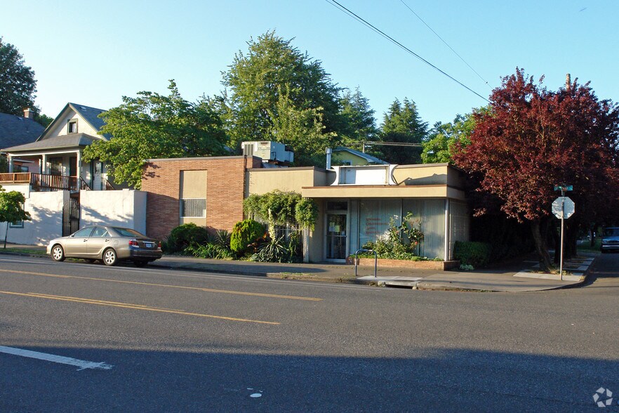 More Photos Of 2906 NE Glisan St, Portland Office For Sale