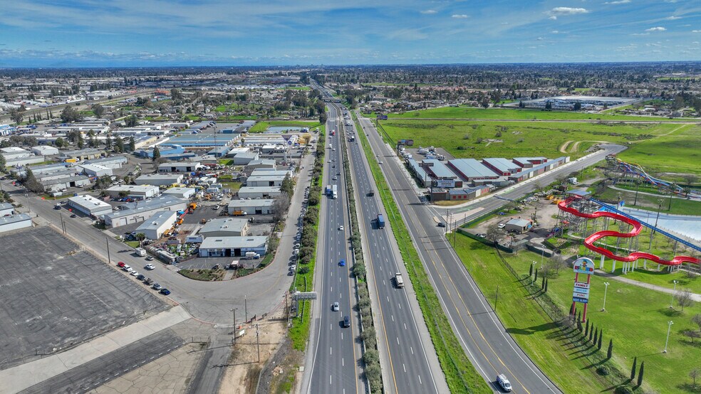 More Photos Of 5753-5755 W Barstow Ave, Fresno Warehouse For Lease
