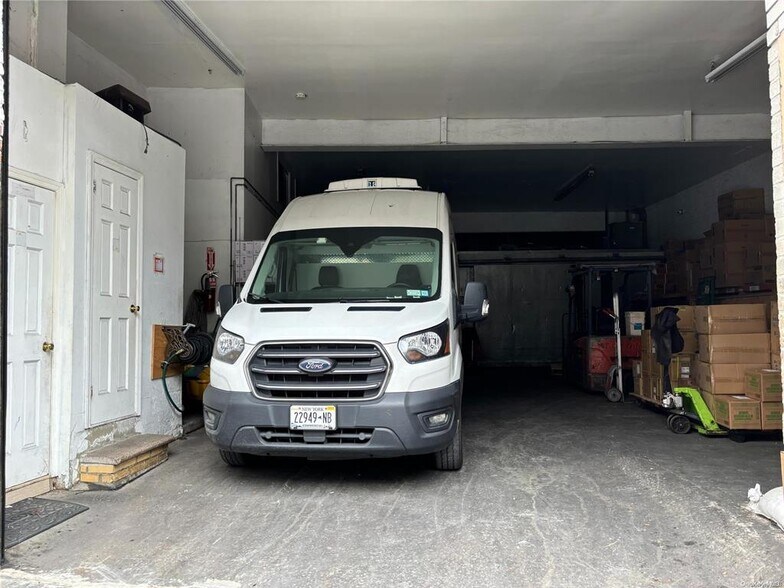 More Photos Of 122 Kingsland Ave, Brooklyn Warehouse For Sale