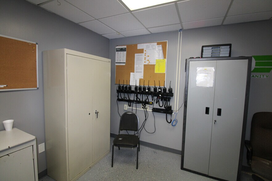 More Photos Of 5640 44th Ave S, Clinton Office For Sale