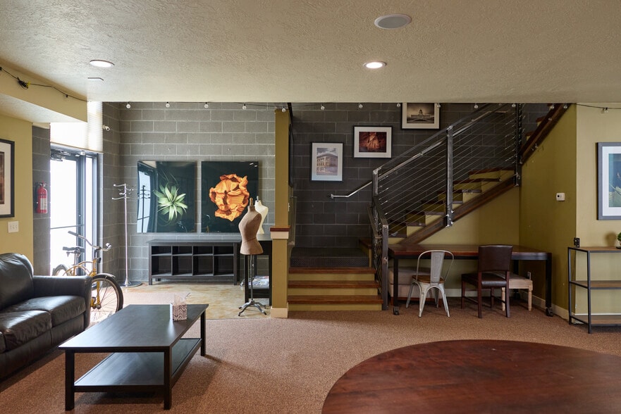 More Photos Of 435 N 400 W, Salt Lake City Light Manufacturing For Sale