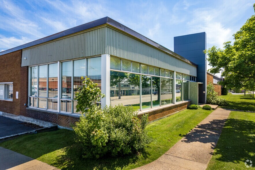 Primary Photo Of 5600-5620 Rue Ferrier, Mt Royal Warehouse For Lease