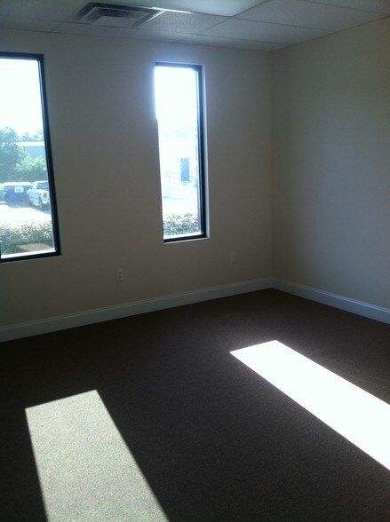 More Photos Of 2354 Pendley Rd, Cumming Warehouse For Lease