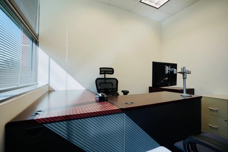 More Photos Of 610 Professional Dr, Gaithersburg Office For Sale