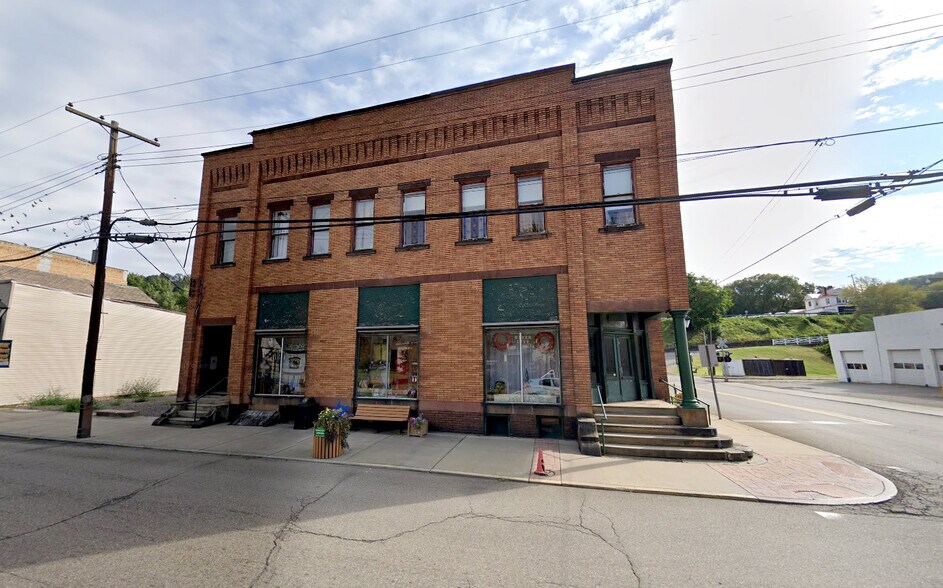 More Photos Of 100 N Chester St, New Cumberland Storefront Retail Residential For Sale