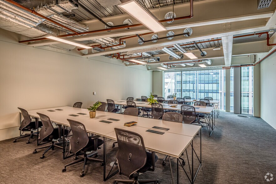 More Photos Of 20 Farringdon St, London Coworking Space