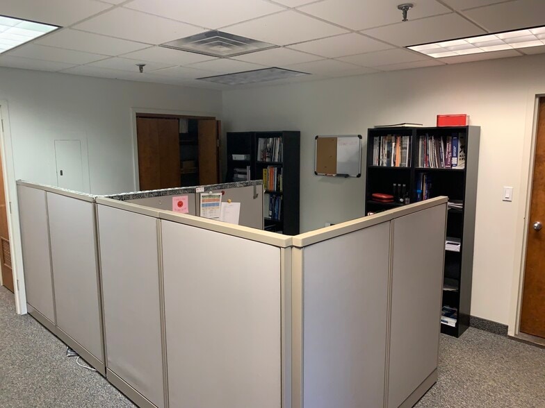 More Photos Of 16 Park Way, Upper Saddle River Service For Lease