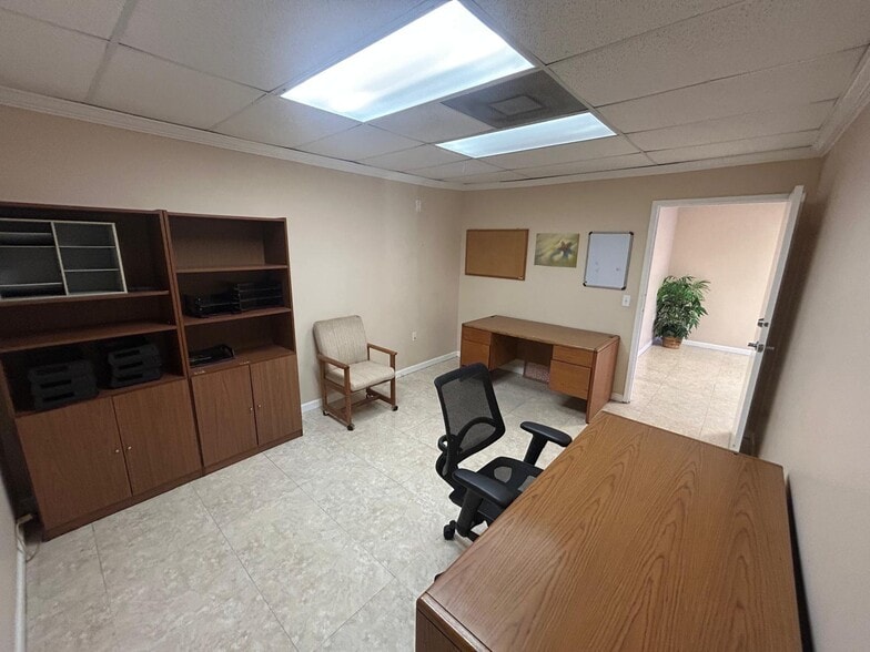 More Photos Of 10002-10192 NW 50th St, Sunrise Light Distribution For Lease