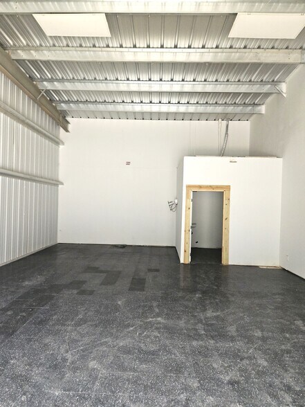 More Photos Of 2485 Lithonia Industrial Blvd, Lithonia Warehouse For Sale