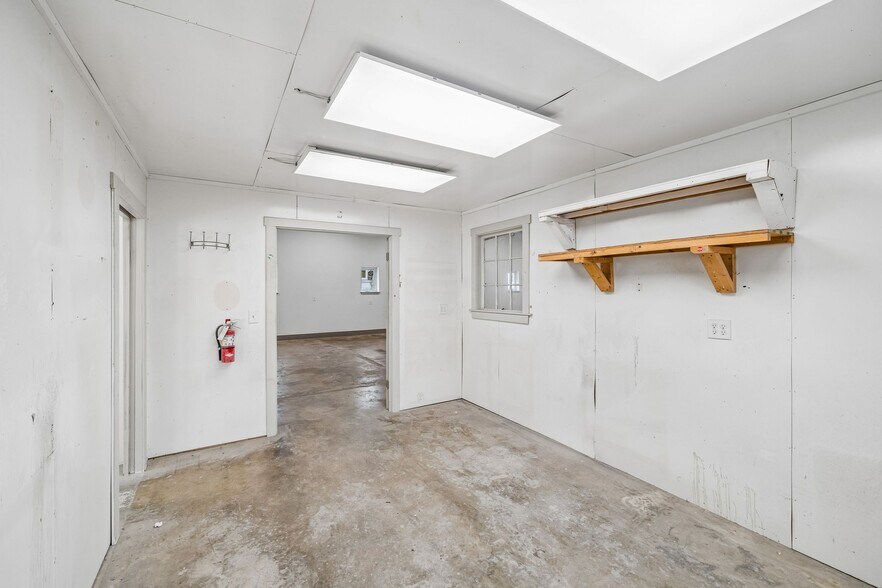 More Photos Of 1719 Signal Point Rd, Charleston Self Storage For Sale