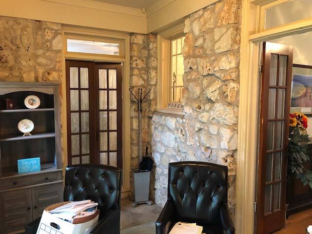 More Photos Of 163 W Bridge St, New Braunfels Office For Lease