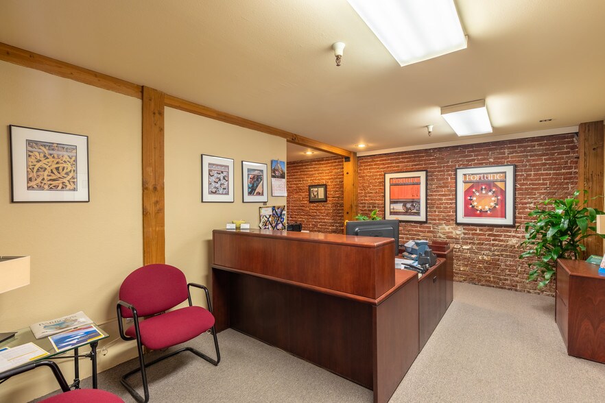 More Photos Of 367-387 N State St, Ukiah Office For Sale