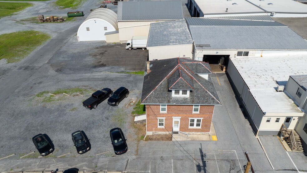 More Photos Of 135 Rothsville Station Rd, Lititz Office Residential For Lease