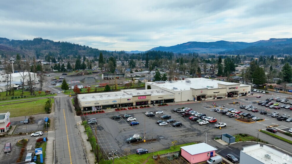More Photos Of 1498 E Main St, Cottage Grove Storefront For Sale
