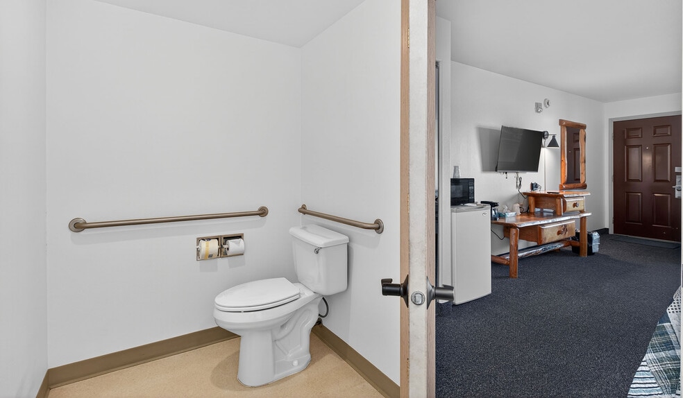 More Photos Of 102 E Greenwood St, Enterprise Hotel For Sale