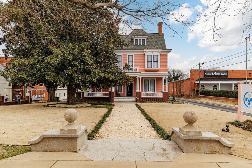 More Photos Of 892 Prince Ave, Athens Medical For Lease