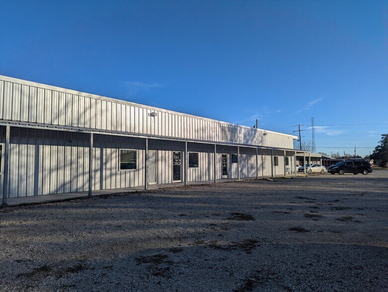 More Photos Of 660 Highway 105 E, Sour Lake General Retail For Lease