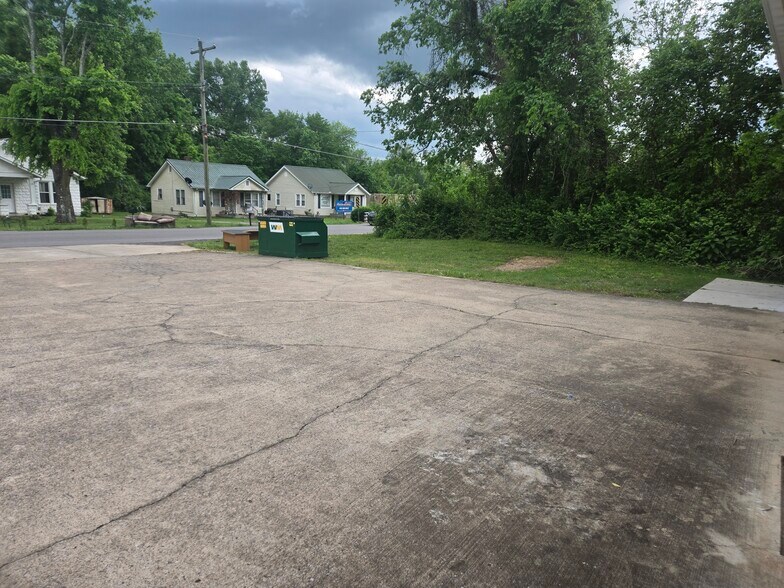 More Photos Of 124 W Winchester St, Gallatin Light Manufacturing For Lease