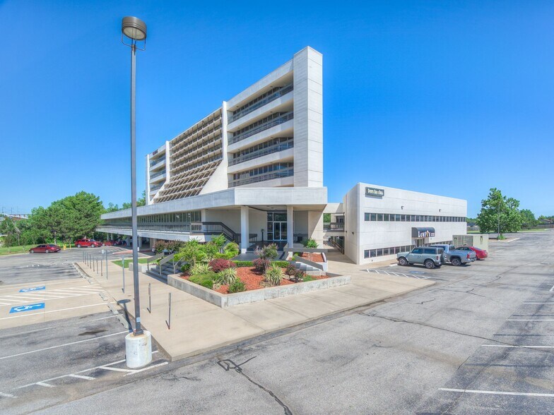 More Photos Of 5909 NW Expressway St, Oklahoma City Office For Lease
