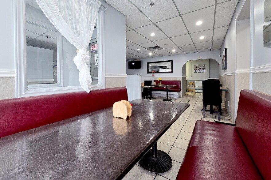 More Photos Of 2019 Bank St, Ottawa Apartments For Sale