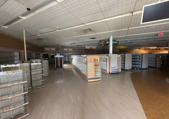 More Photos Of 5014 Clio Rd, Flint Drugstore For Lease
