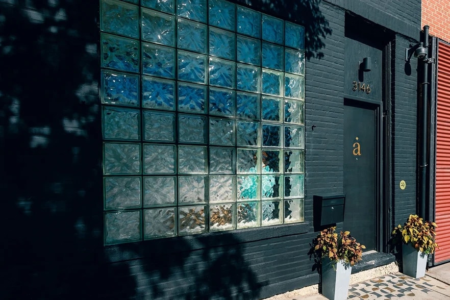 More Photos Of 3146 W Chicago Ave, Chicago Showroom For Sale