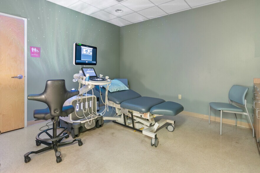 More Photos Of 1928-1936 Salk Ave, Tavares Medical For Lease