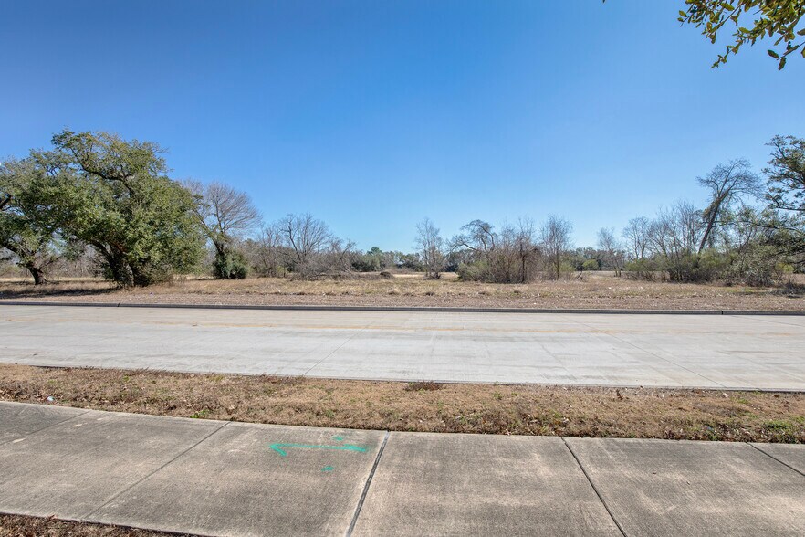 More Photos Of I-45 & Jasmine Ave, Webster Land For Sale