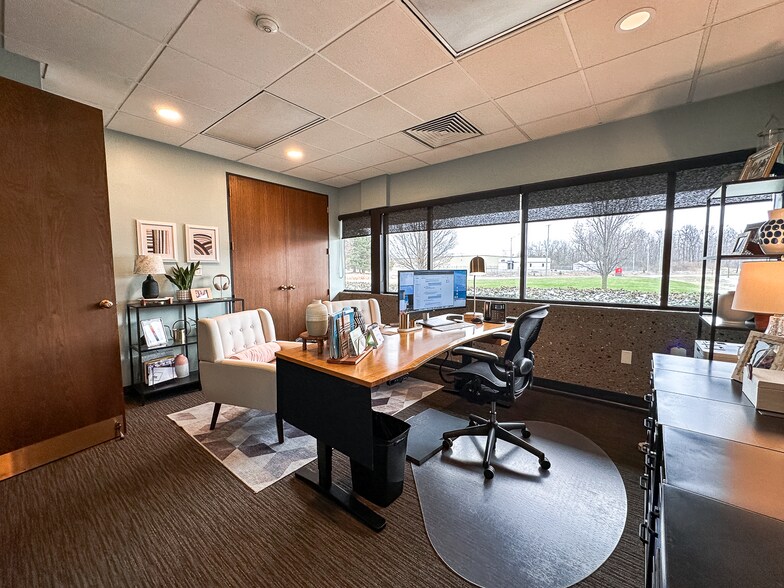 More Photos Of 8902 Airport Dr, Fort Wayne Office For Lease