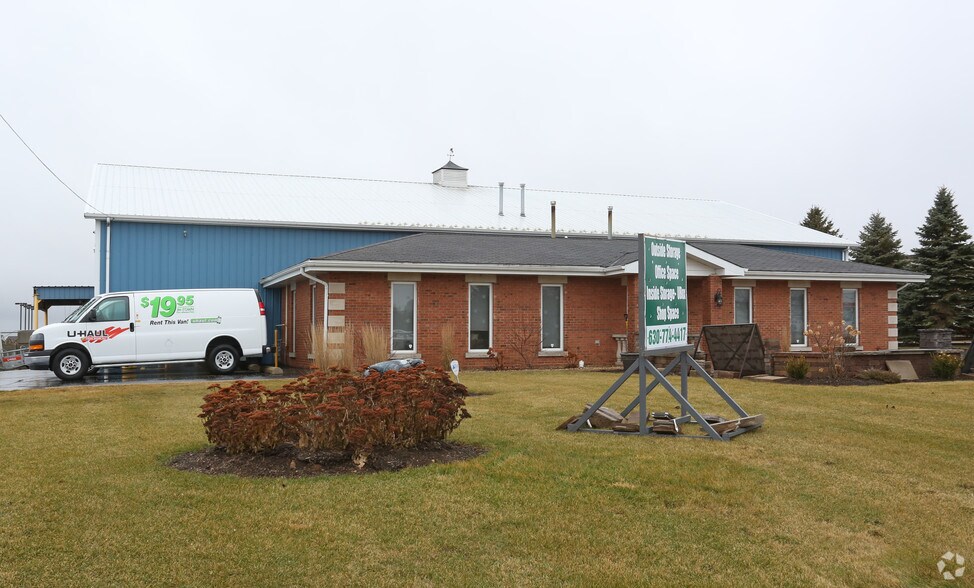 More Photos Of 825 E North St, Elburn Warehouse For Lease