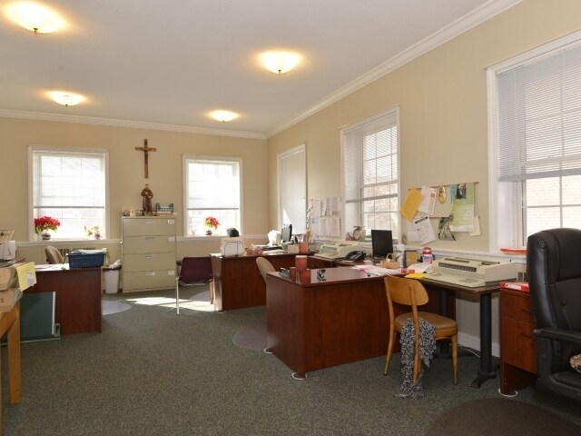 More Photos Of 260 S Wellwood Ave, Lindenhurst Loft Creative Space For Sale