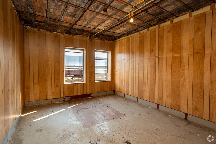 More Photos Of 102 33rd St, Pittsburgh Warehouse For Sale