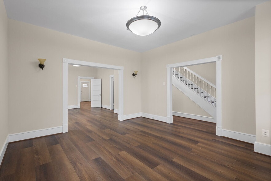 More Photos Of 8519 Chestnut Ave, Bowie Storefront For Sale
