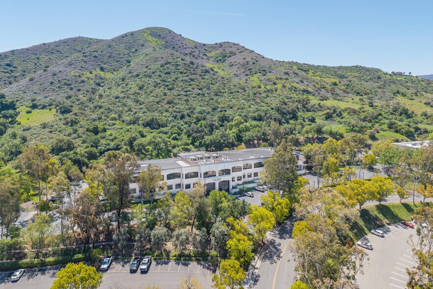 More Photos Of 31248 Oak Crest Dr, Westlake Village Office For Lease