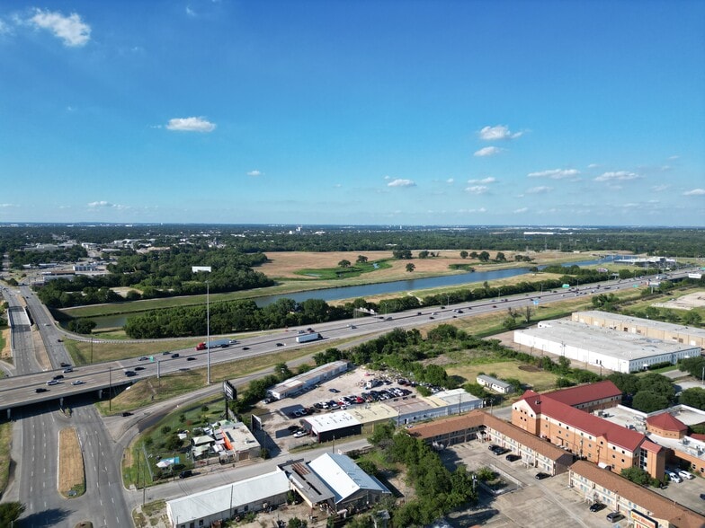 More Photos Of 1817 Bomar Ave, Fort Worth Warehouse For Sale