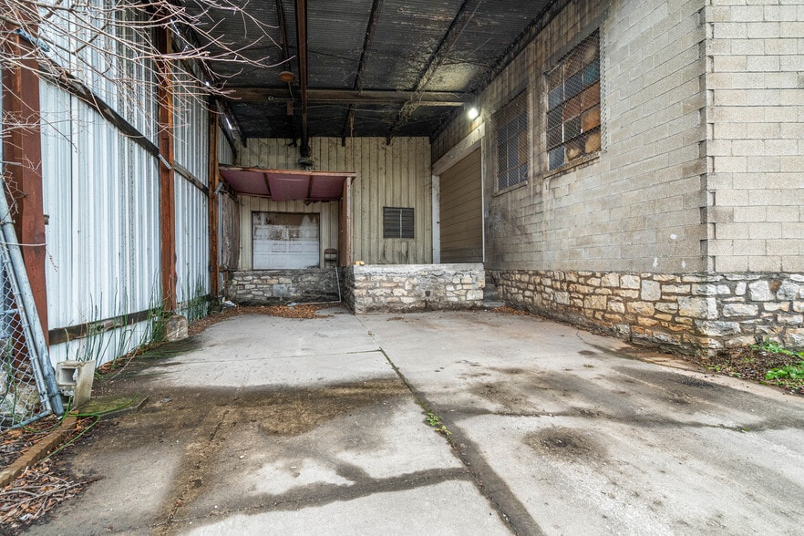 More Photos Of 1641 Crystal Ave, Kansas City Warehouse For Sale