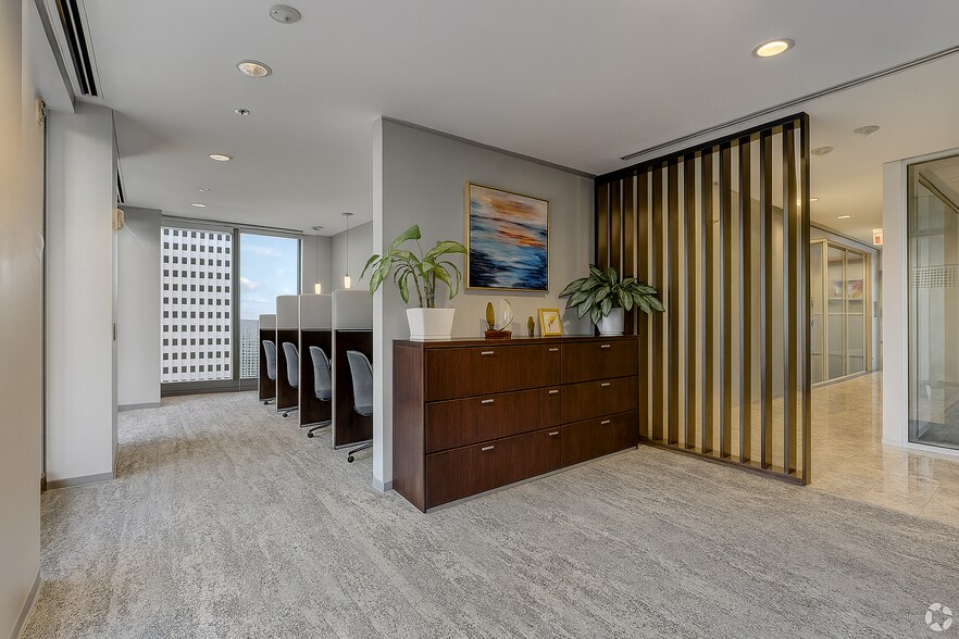 More Photos Of 700 Louisiana St, Houston Coworking Space