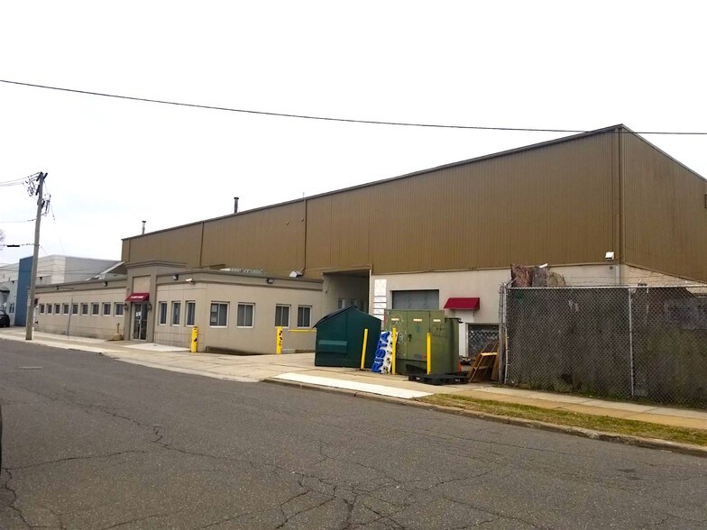 More Photos Of 131 Liberty Ave, Mineola Warehouse For Sale