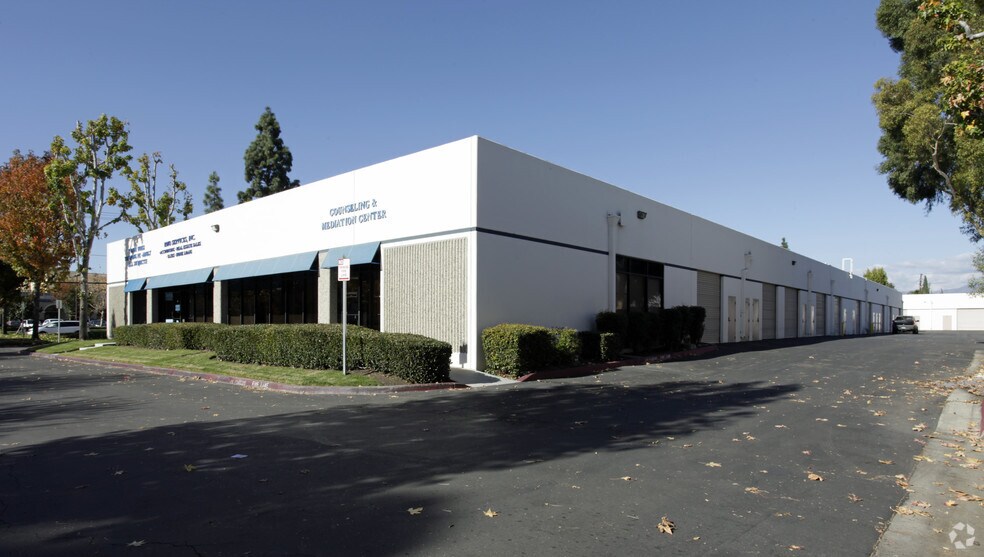 More Photos Of 13751 Roswell Ave, Chino Showroom For Lease