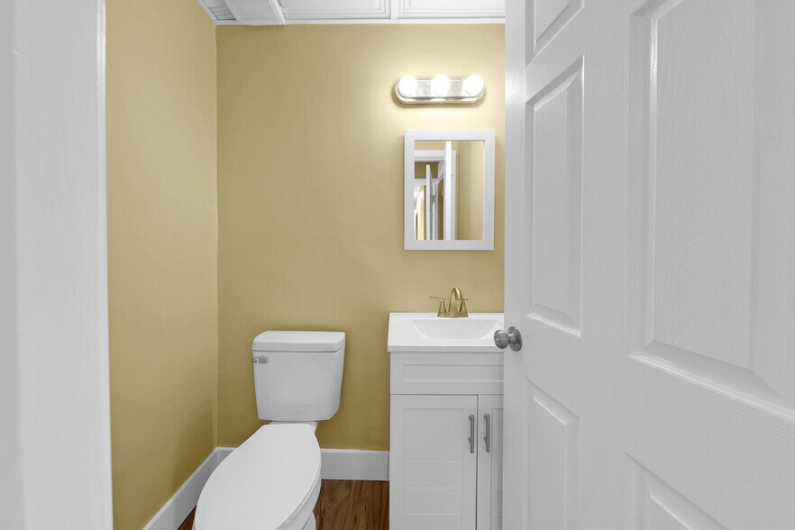 More Photos Of 1095 W Huron St, Waterford Medical For Sale