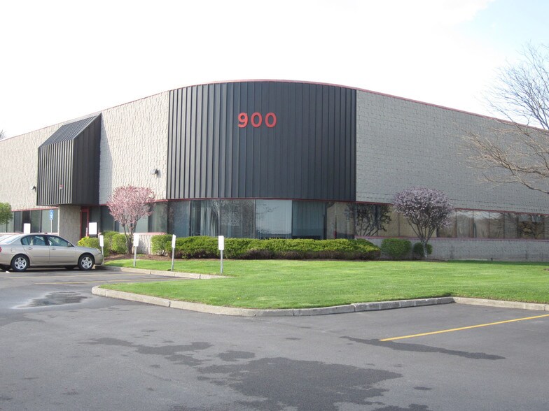 More Photos Of 900 Corporate Blvd, Newburgh Light Distribution For Lease