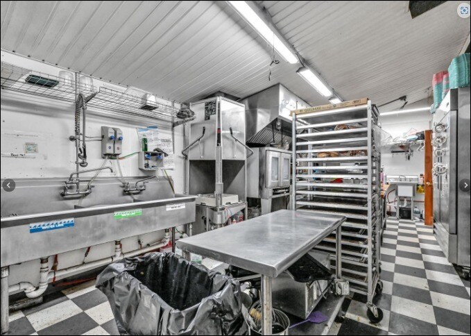 More Photos Of 100 Landenberg Rd, Landenberg Storefront For Sale