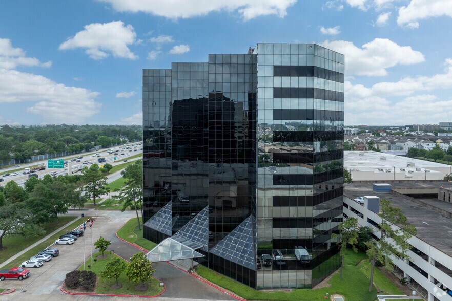 More Photos Of 1111 N Loop W, Houston Office For Lease