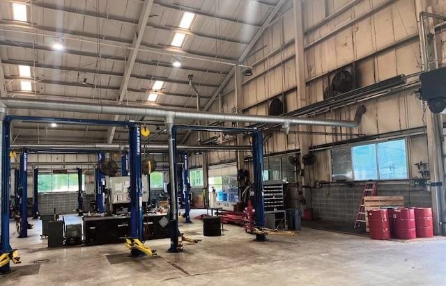 More Photos Of 18 Cindy Ln, Tinton Falls Auto Dealership For Lease