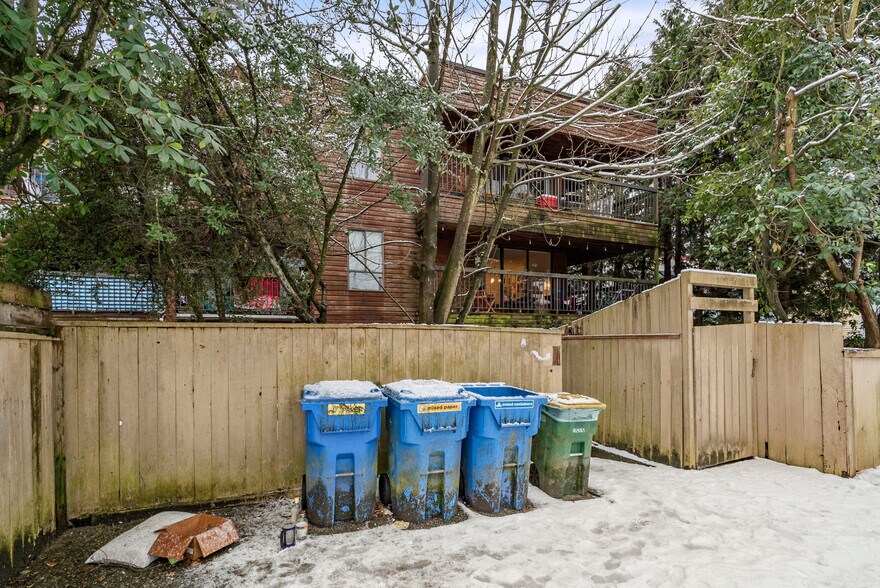 More Photos Of 1555 Graveley St, Vancouver Apartments For Sale