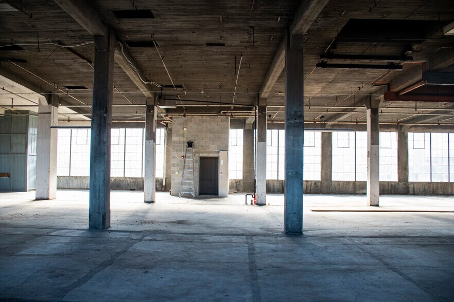 More Photos Of 417 Bridge St, Danville Office For Sale