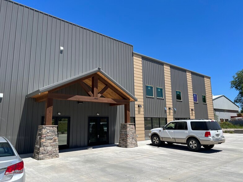 More Photos Of 1944 Airport Rd, Rifle Warehouse For Lease