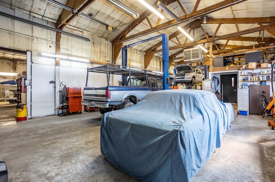 More Photos Of 204 Butterfield Rd, Yakima Warehouse For Sale