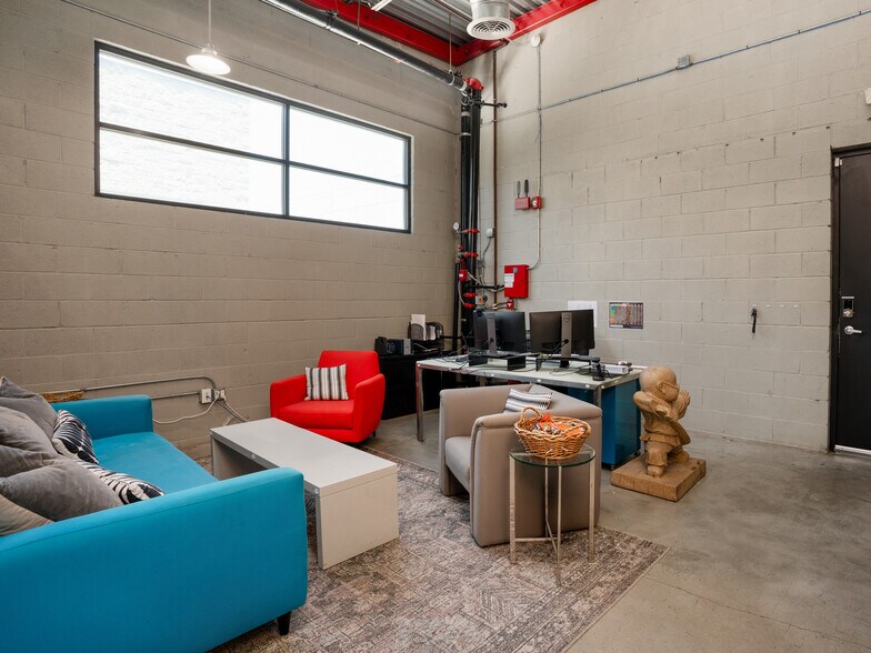More Photos Of 134 Lomita St, El Segundo Office For Sale