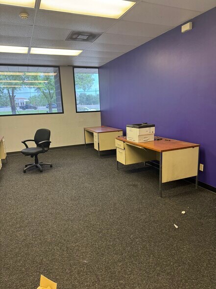 More Photos Of 3915 W Cardinal Dr, Beaumont Distribution For Lease